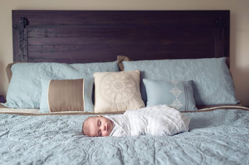 Ziggy Baby بطانيات لف الأطفال من قطن الموسلين كبيرة 3 عبوات باللون الأخضر المريمي والأبيض برسومات يدوية - Image 5