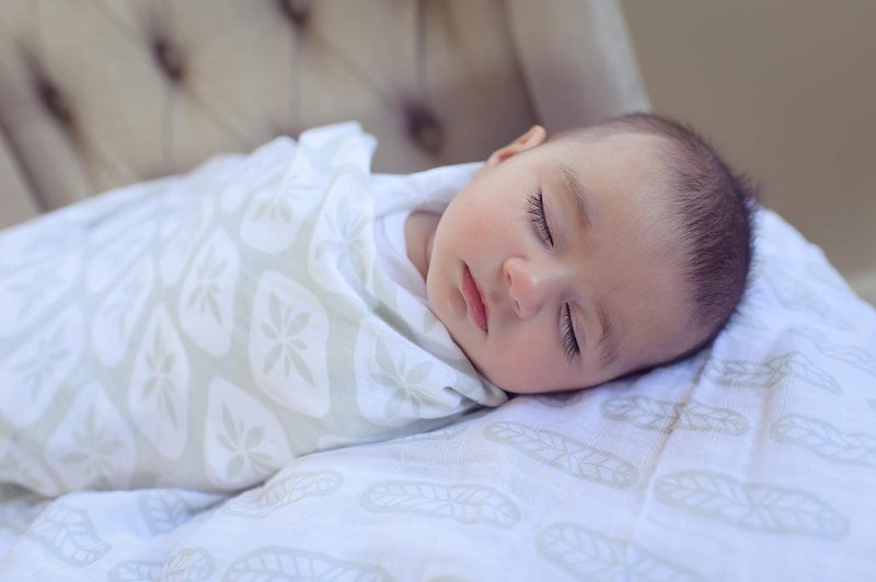 Ziggy Baby بطانيات لف الأطفال من قطن الموسلين كبيرة 3 عبوات باللون الأخضر المريمي والأبيض برسومات يدوية - Image 3