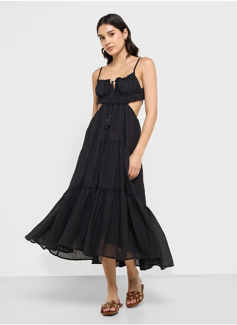 جينجر Tiered Cutout Dress