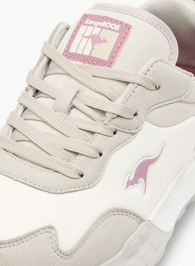 أحذية رياضية نسائية برباط وجوانب مزينة بالدانتيل