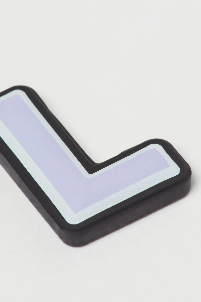 اتش اند ام ملصق لجراب الموبايل