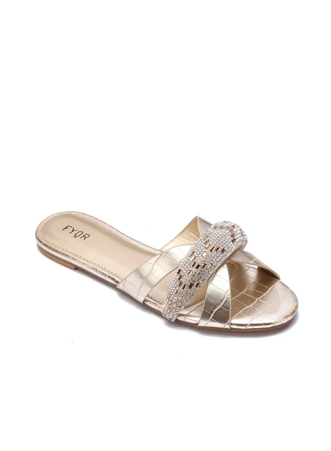 فايور صندل مزين بفتحات مقاس