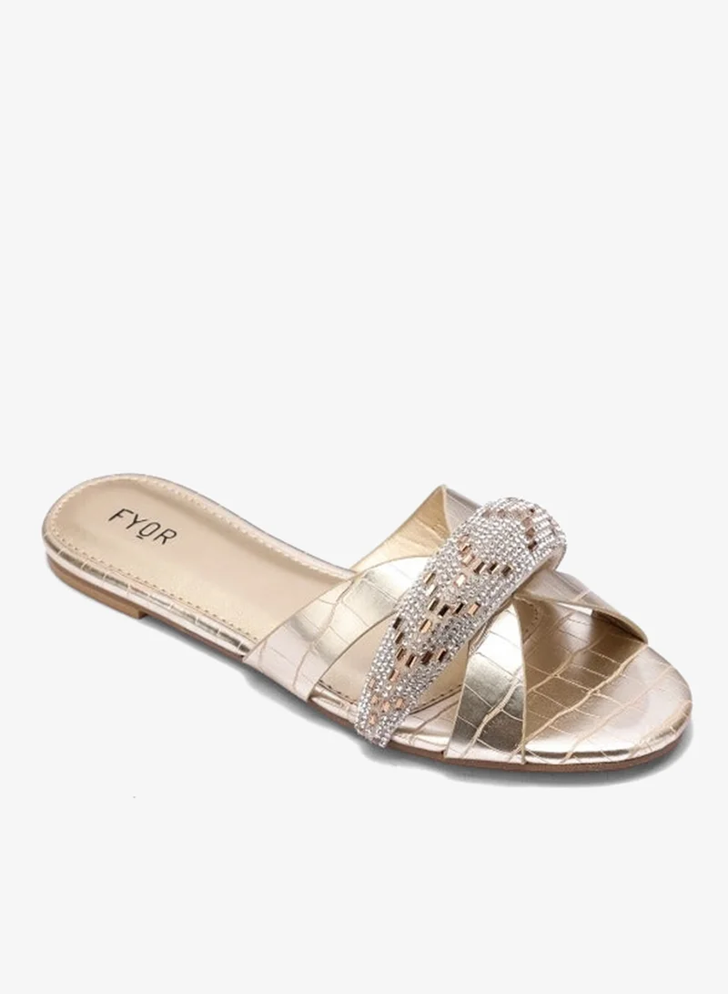 فايور صندل مزين بفتحات مقاس