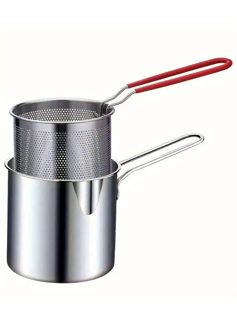 2 قطعة عبارة عن اناء مقلاة عميقة مع مصفاة شبكية علي هيئة سلة عميقة متعددة الأستخدامات و الوظائف أداة مطبخ مدمجة وفعالة تستطيع استخدامها للسلق على البخار او القلي بالزيتاو الطبخ و التسخين تستخدم في مطاعم الباستا لسلق المكرونة او النودلز او شعرية سريعة التحضير ايضا لسلق الخضار او الذره او لقلي البطاطس او الكريسبي او قطع الدجاج النيجت او اجنحة الدجاج او السمك او السمبوسة  او لعمل حساء الذرة اواالخضار او للتسخين الحليب آداة عملية حضارية للعصر السريع لا حاجه الان لاستهلاك عدة اواني لتحضير النودلز او المكرونه فقط ضع الطعام داخل المصفاة ثم في اناء الطبخ ودعه حتى ينضج ثم قم بتصفيته بسهوله مثالية في المطبخ او المطاعم او عربة فود ترك او الفنادق مصنوعة من ستانيليس ستيل المقاوم للصداء و به مقبض لسهولة الامساك سعة اناء الطبخ 1.2 لتر - Image 1