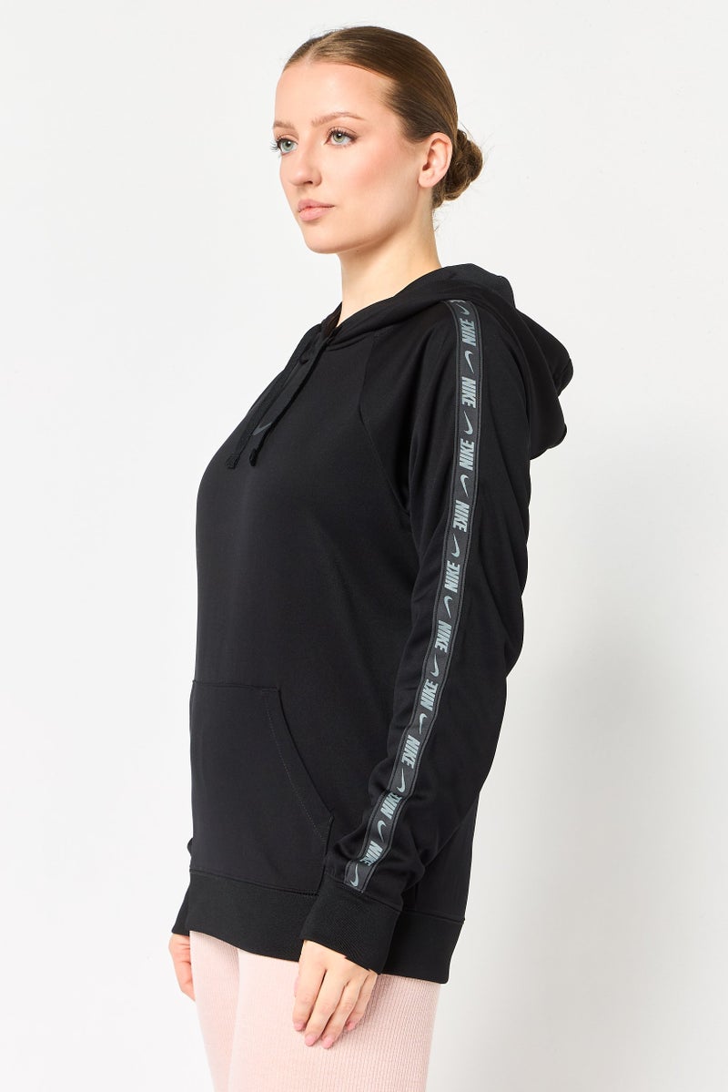 Nike هودي رياضي نسائي بأكمام طويلة مناسب في الهواء الطلق، أسود - Image 2