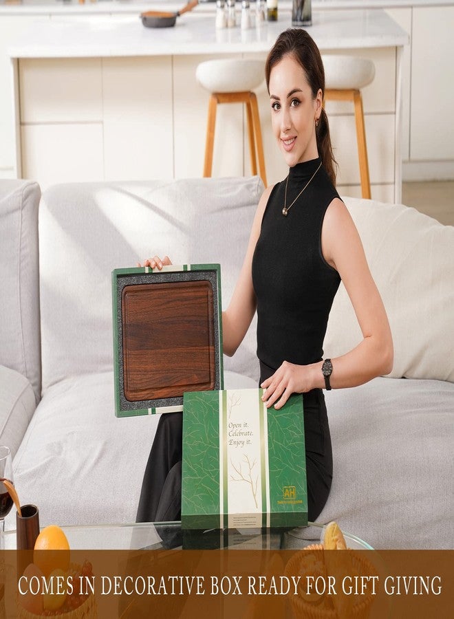 AZRHOM لوح تقطيع صغير من خشب الجوز من AZRHOM للمطبخ، مقاس 12×8 بوصة (علبة هدايا)، مزود بمقابض لتصريف السوائل، وحصائر مانعة للانزلاق، ولوح تقطيع سميك قابل للاستخدام على الوجهين. - Image 3