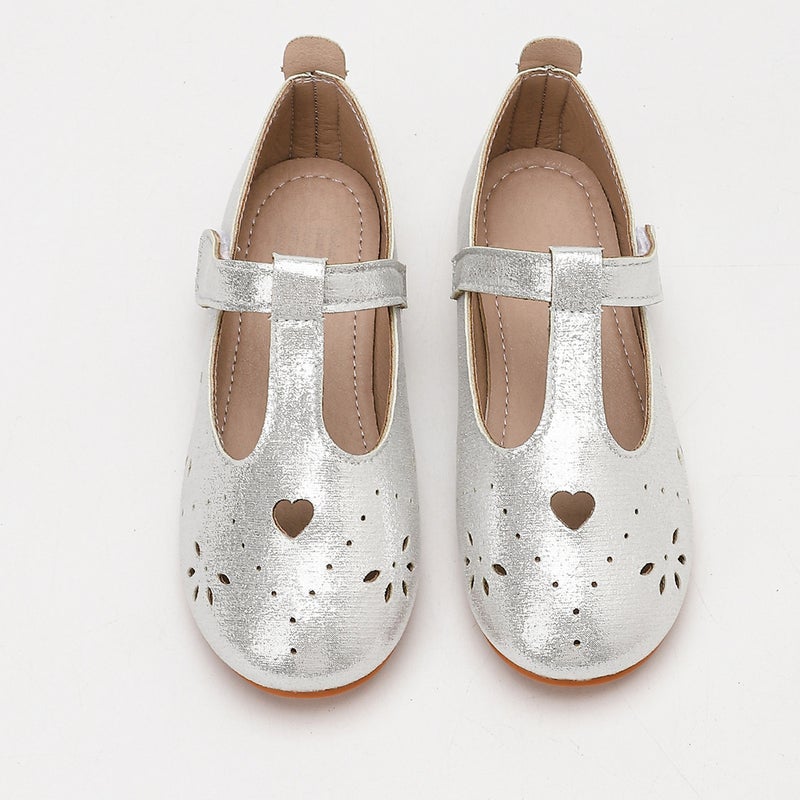 Girls'' Heart-Shaped Hollow-Out Cute Round-Toe Single Shoes, Spring and Summer Princess Shoes, New Performance Children''s Leather Shoes - Image 3