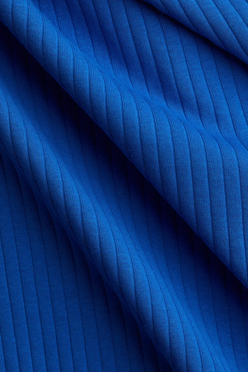 اتش اند ام فستان محبوك من تشكيلة ماما