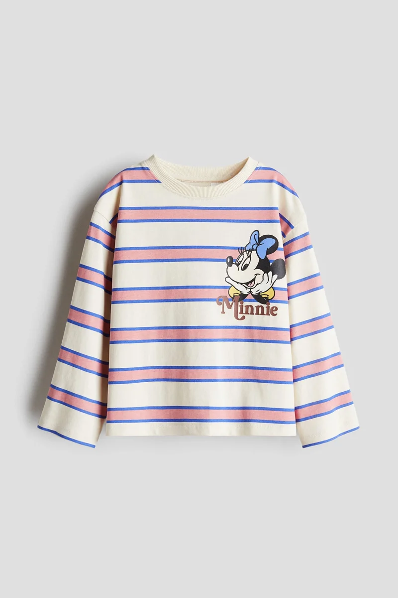 اتش اند ام بلوزة قطنية مزيّنة بعبارات