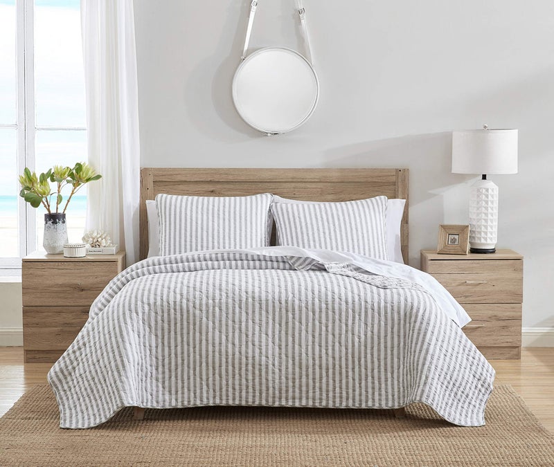 Stone Cottage  King Quilt Set Reversible Cotton Bedding with Matching Shams Ideal Bedding Set Willow Way Grey King
