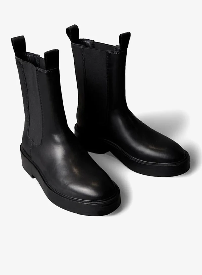 كالفن كلاين جينز بوت تشيلسي كونفيت ببطانة جانبية