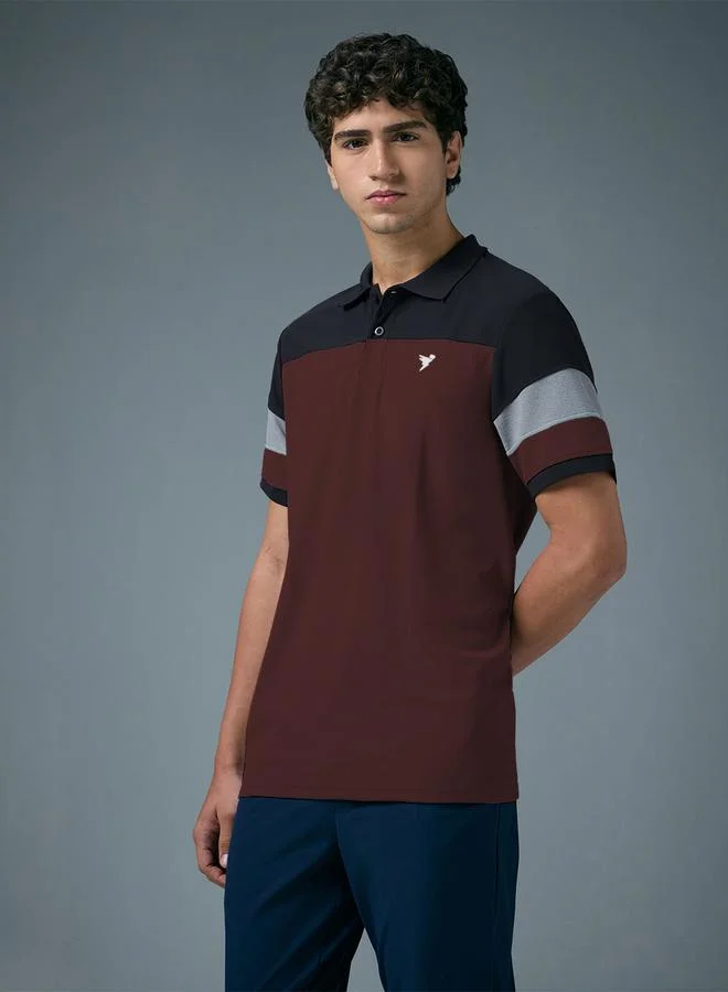 تكنوسبورت بولو بيكيه بقصة ضيقة ونمط كتل الالوان