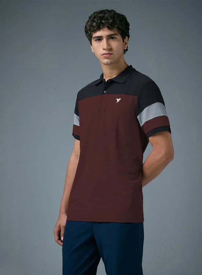 تكنوسبورت بولو بيكيه بقصة ضيقة ونمط كتل الالوان