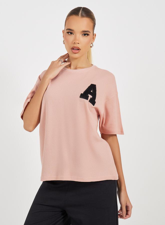 ستايلي طقم منسق من جوغر بأرجل واسعة مع تيشيرت - Image 2