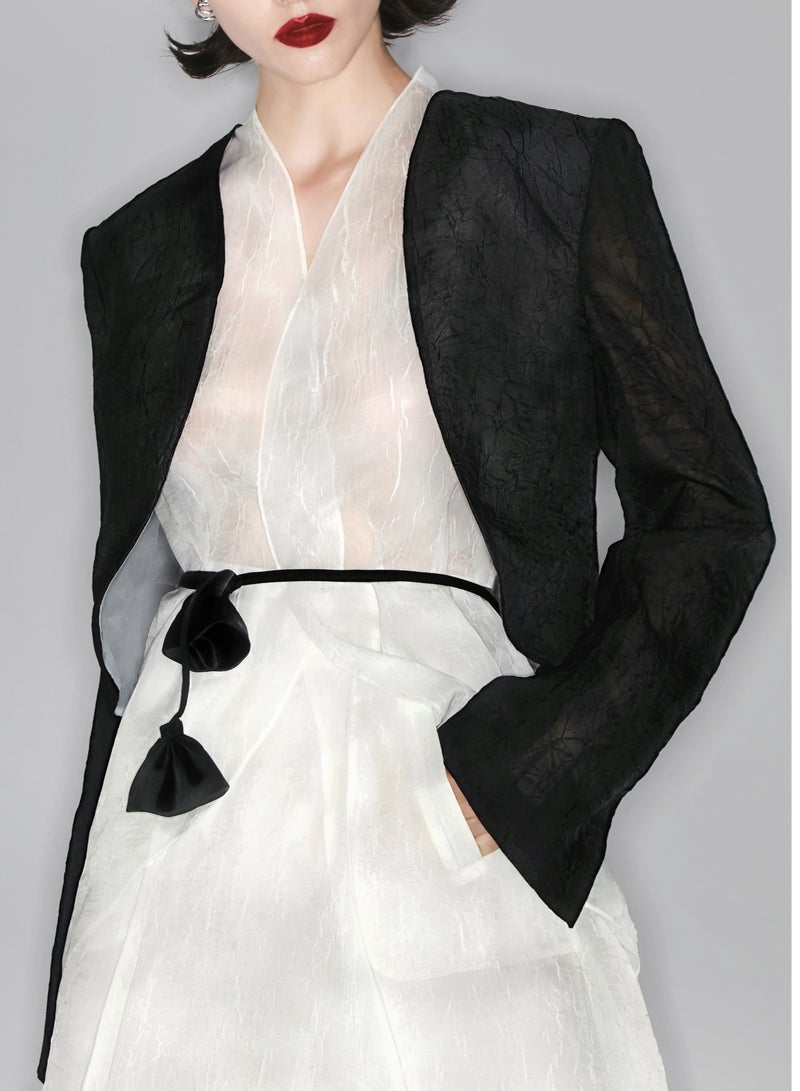 MUST HAVE • BLACK FLORAL BELT  - Image 1
