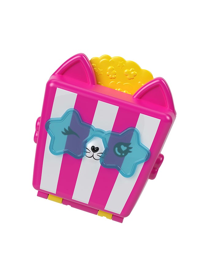 Polly Pocket مجموعة لعب دمى صغيرة وإكسسوارات، سينما كاتي مدمجة مع دمية صغيرة و8 إكسسوارات بما في ذلك قطة أليفة، موضوع الطعام - Image 2