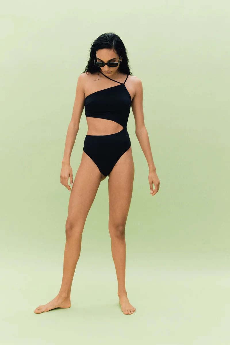 اتش اند ام ملابس سباحة بفتحة وأرجل عالية