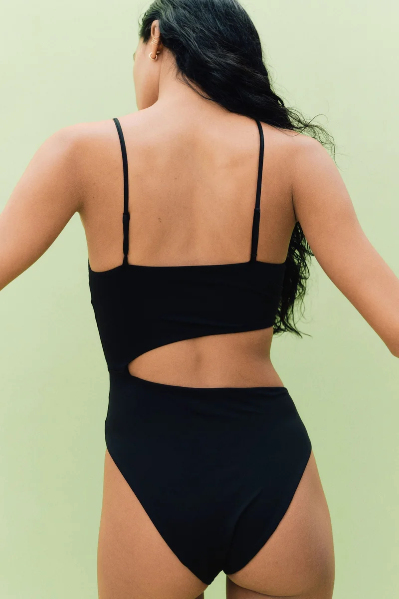 اتش اند ام ملابس سباحة بفتحة وأرجل عالية