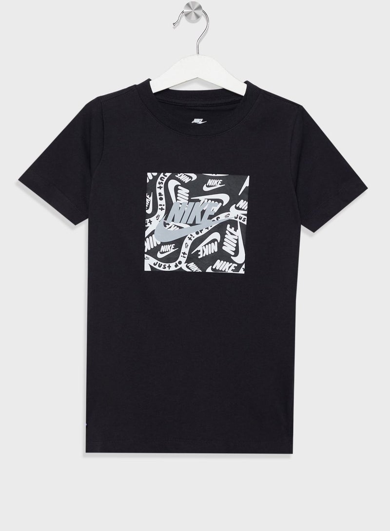 Nike Kids Club Seasonal Graphics T-Shirt - Image 1
