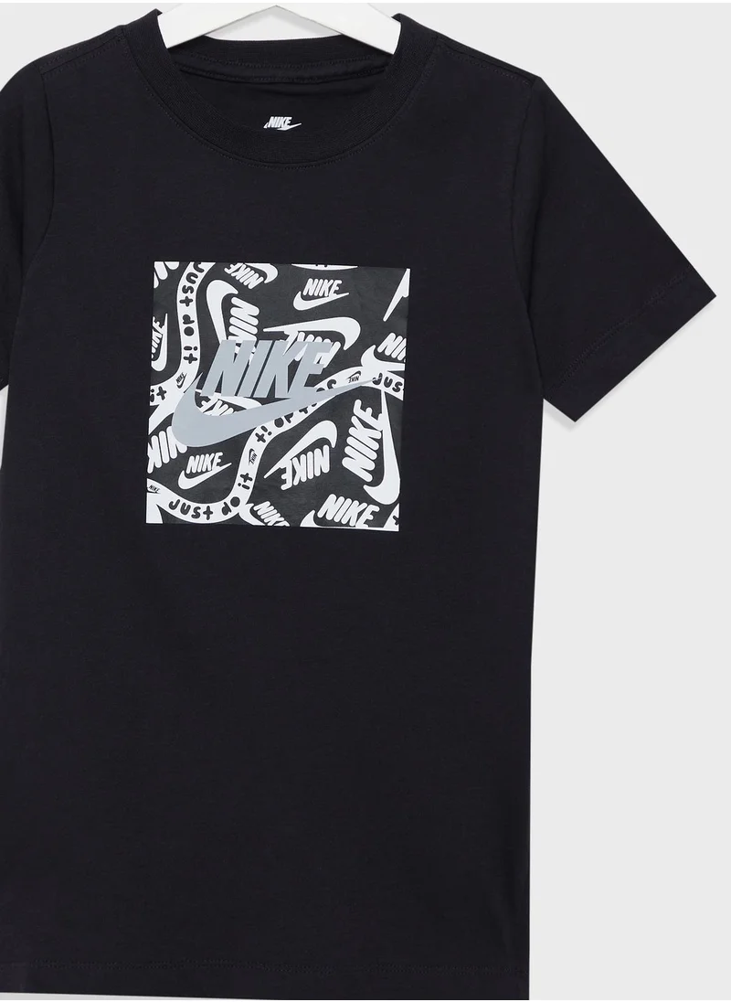 Nike Kids Club Seasonal Graphics T-Shirt