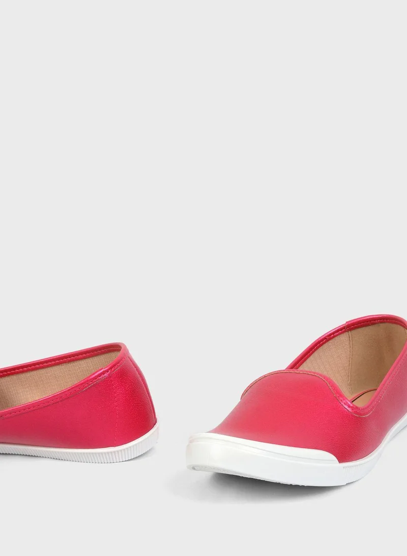 موليكا Donahue Flat Slip Ons