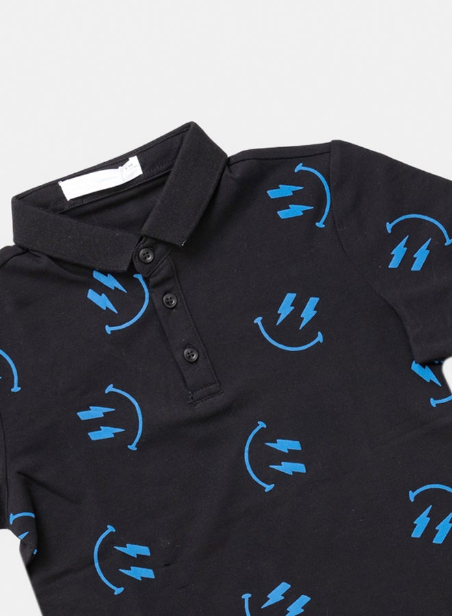 قميص بولو أسود نصف كم للأولاد بطبعة