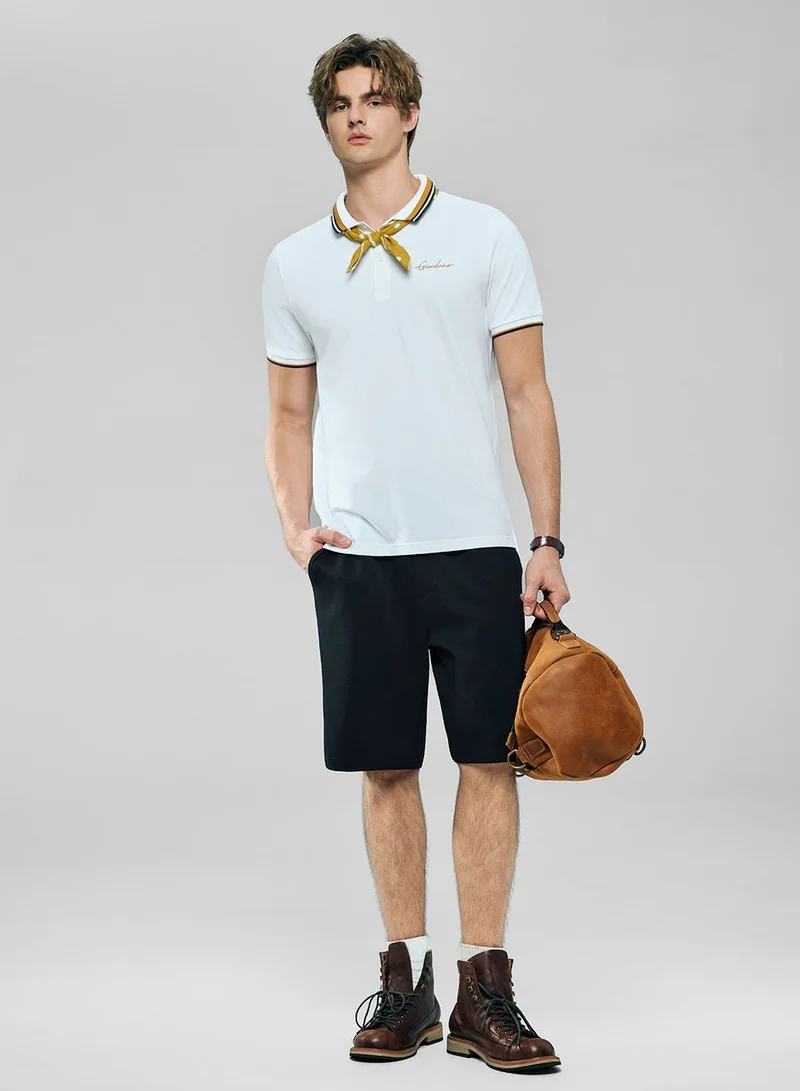 GIORDANO Men’s Slim Pique Polo with Contrast Collar & Signature Embroidery