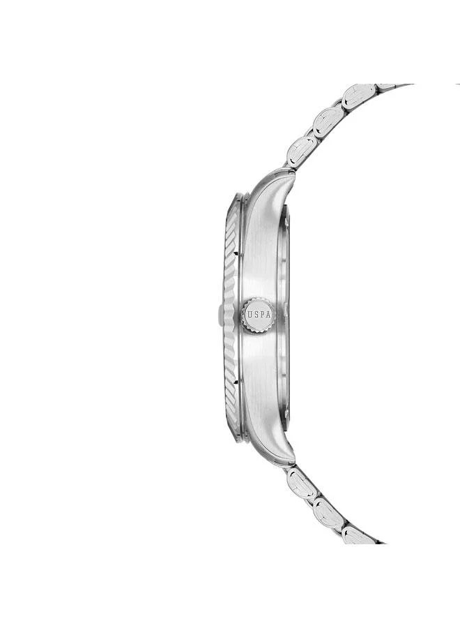 يو اس بولو اسن ساعة يد رجالية فضية بسوار ستانلس ستيل وميناء أزرق بعقارب ٤٢ مم