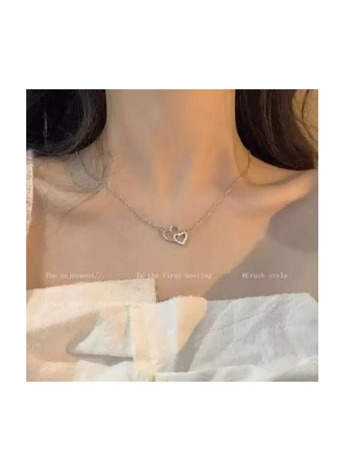 قلادة نسائية أنيقة على شكل قلب حب