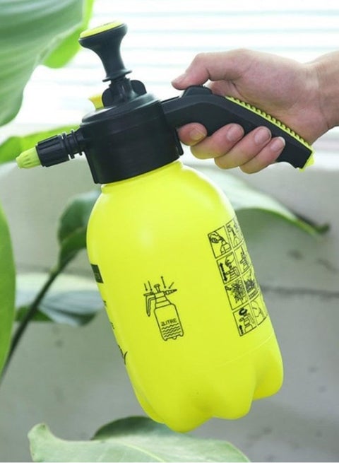 بخاخة مضخة للحديقة بسعة 2 لتر، تعمل بالضغط اليدوي، متعددة الاستخدامات لري النباتات. مزودة بفوهة قابلة للتعديل لتناسب احتياجات الري المختلفة، وتتميز بصمام أمان لتخفيف الضغط. (أصفر)