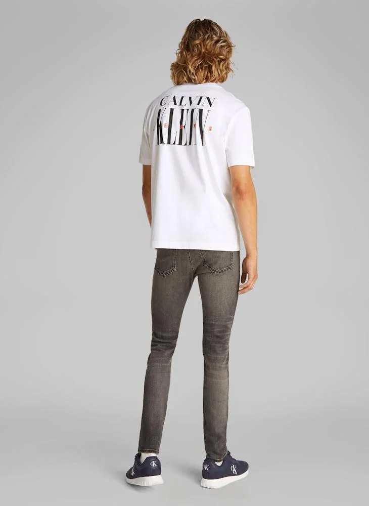 كالفن كلاين جينز Serif Font Graphic Crew Neck T-Shirt