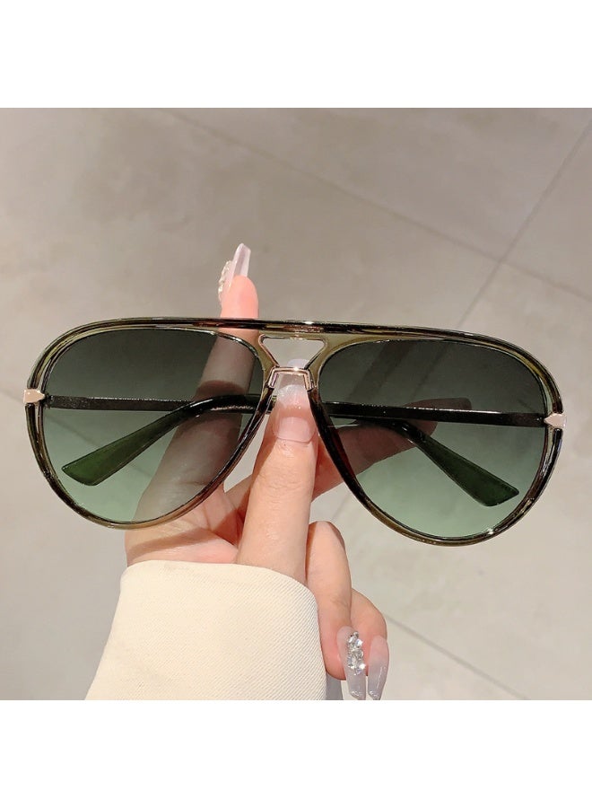 فينتاج نظارات شمسية طيار خضراء للنساء تصميم رجعي عدسات متدرجة حماية UV400 إطار معدني ذهبي - Image 2