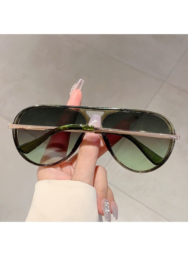 فينتاج نظارات شمسية طيار خضراء للنساء تصميم رجعي عدسات متدرجة حماية UV400 إطار معدني ذهبي - Image 3