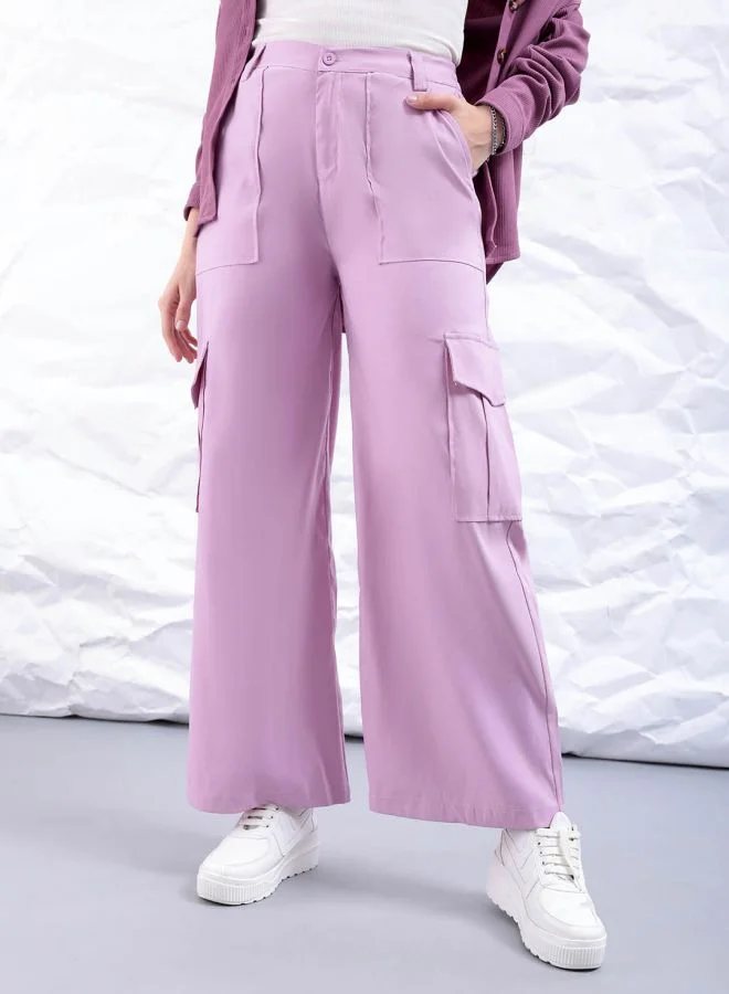 مرفوعة Women Flared Solid Mid-Rise Elasticated Cargo Trousers