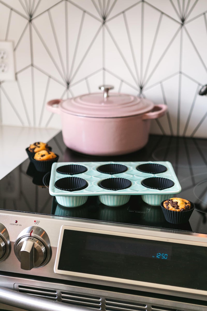 The Silicone Kitchen Reusable Silicone Baking Cups, Non-Toxic, BPA Free, Dishwasher Safe, Regular, Matte Black, 12 Pack - Image 4