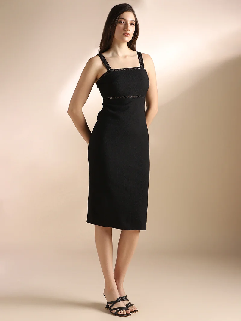 جلو باص فستان سهرة نسائي ميدي ضيق بتصميم ذاتي وأكمام بحمالات وفتحة خلفية من الدانتيل بلون أسود فحمي