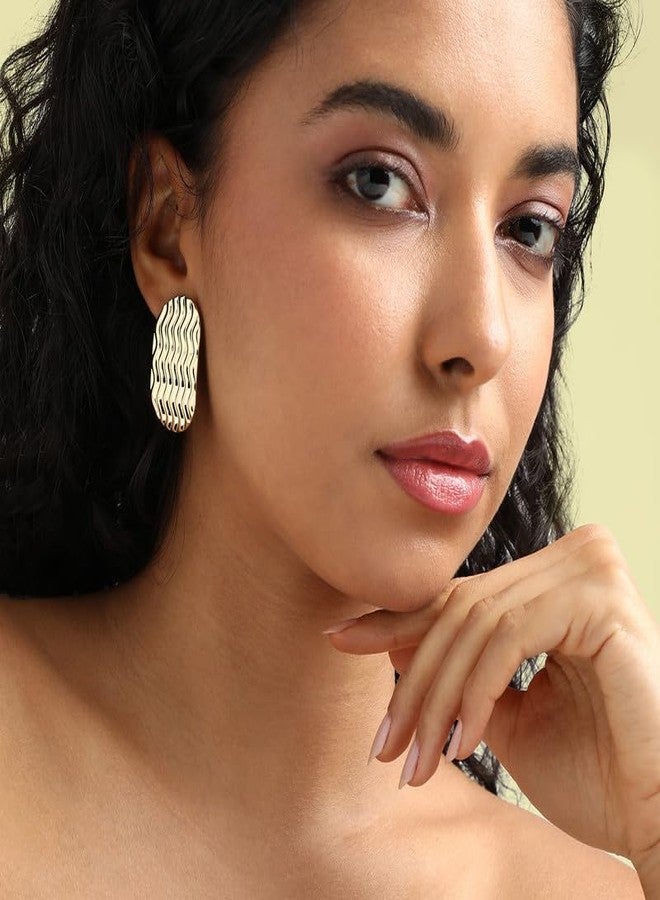 SOHI Women's Zig-Zag Circular Stud Earrings For Casual Wear | Gold Colour | Alloy Material | Push Pin Closure | Metallic Earrings | Fashion Stud Earrings For Woman & Girls - Image 3