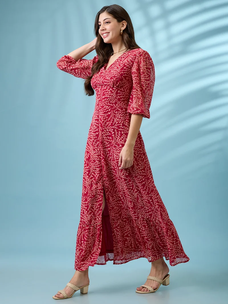 جلو باص فستان ماكسي نسائي وردي بطبعة استوائية بياقة على شكل حرف  وأكمام منتفخة وفتحة أمامية وتصميم واسع من الأسفل