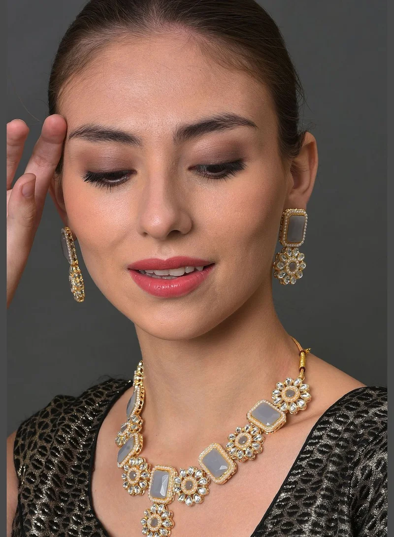 SOHI Gold Plated Stone Designer Necklace Set