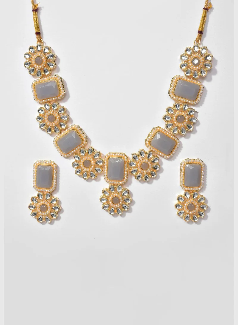 SOHI Gold Plated Stone Designer Necklace Set