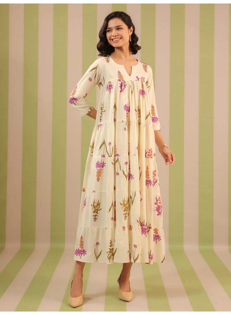 باناش برييا فستان نسائي قطني واسع بطبعة زهور بيضاء – فستان كاجوال بطول الكاحل بلمسة هندية غربية مع بطانة ورقبة على شكل حرف  من بريا باناش