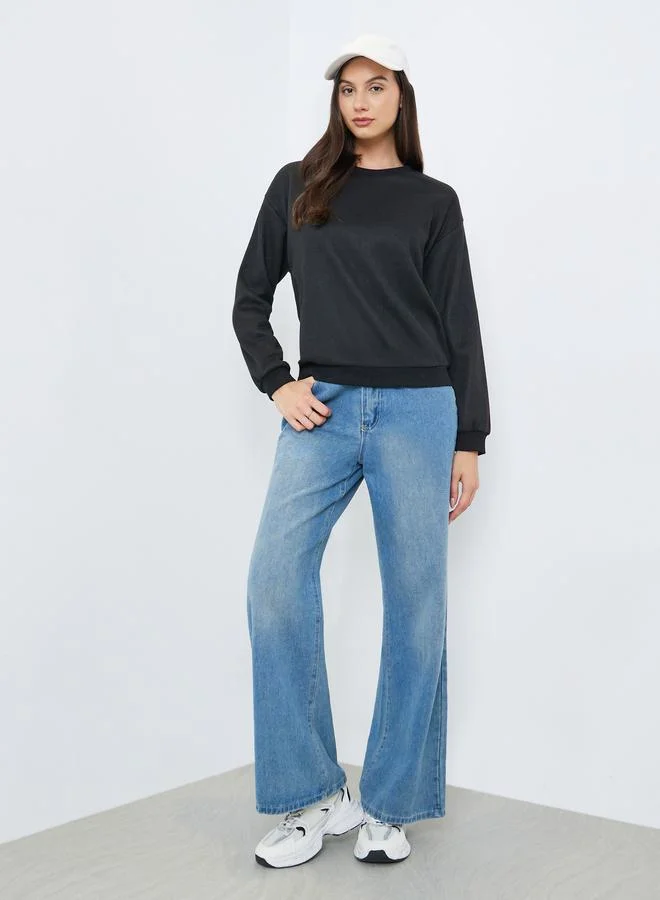 تايك تو سويت شيرت بقصة عادية وياقة دائرية