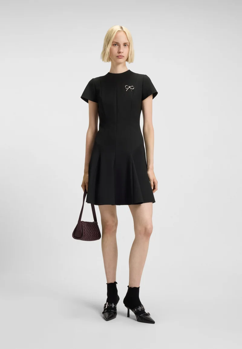 هوجو A-line dress with godet inserts and bow brooch