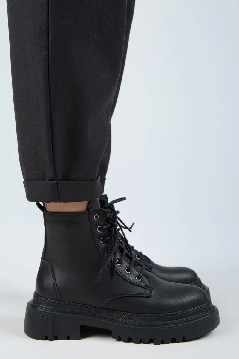 مانجيرو أحذية نسائية من مانيجيرو (ديلزار) مصنوعة من الجلد الطبيعي الأسود برباط وسحاب داخلي