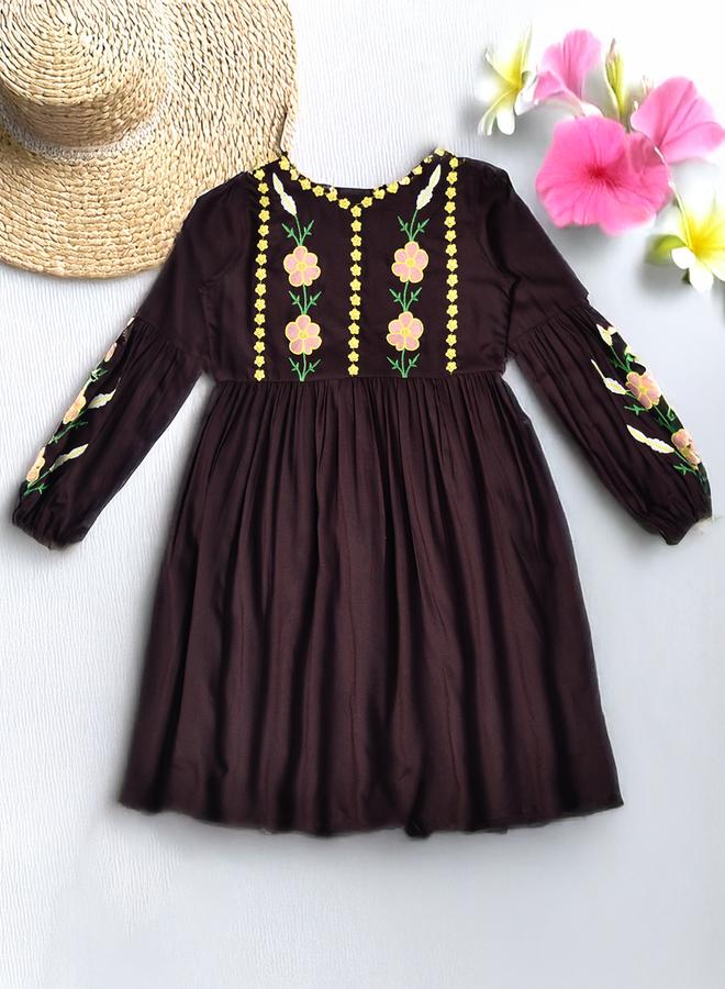 BELLA MODA Floral Embroidered Round Neck Knee-Length Dress - Image 1