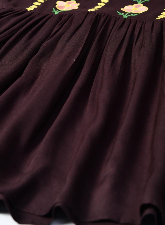 BELLA MODA Floral Embroidered Round Neck Knee-Length Dress - Image 3