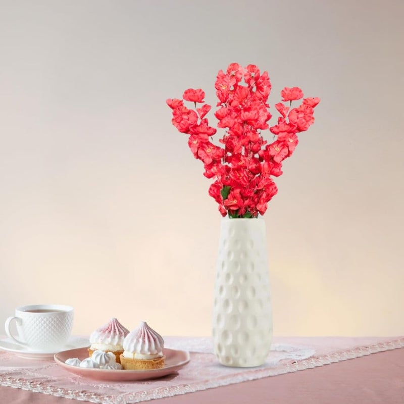 Go Hooked باقة زهور صناعية مع مزهرية بلاستيكية بيضاء ذات قوام | زهور مزيفة زهور زخرفية لتزيين المنزل والمكتب (زهور حمراء مع مزهرية) - Image 2