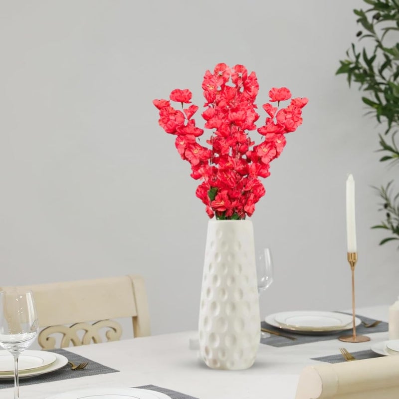 Go Hooked باقة زهور صناعية مع مزهرية بلاستيكية بيضاء ذات قوام | زهور مزيفة زهور زخرفية لتزيين المنزل والمكتب (زهور حمراء مع مزهرية) - Image 1