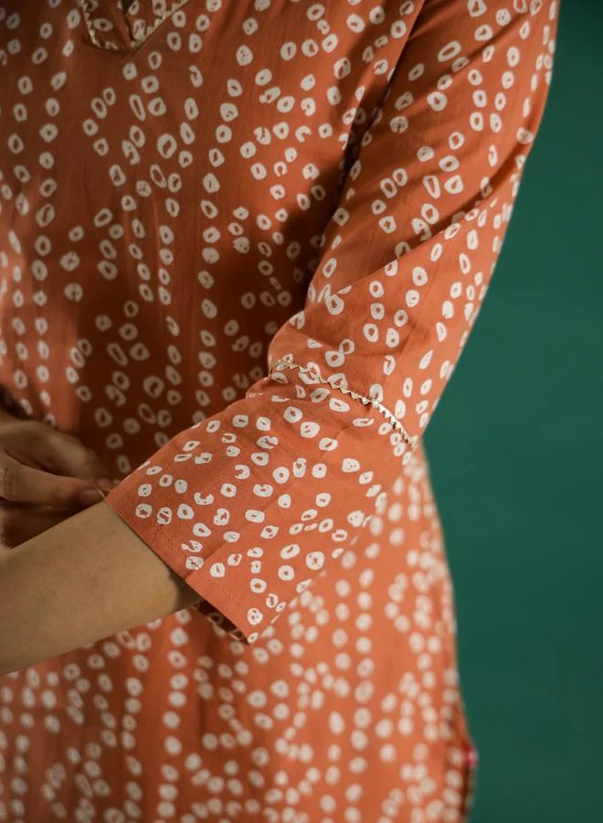 Sanskrutihomes  Peach Bandhani Print V Neck Kurta for Women | Best Price UAE