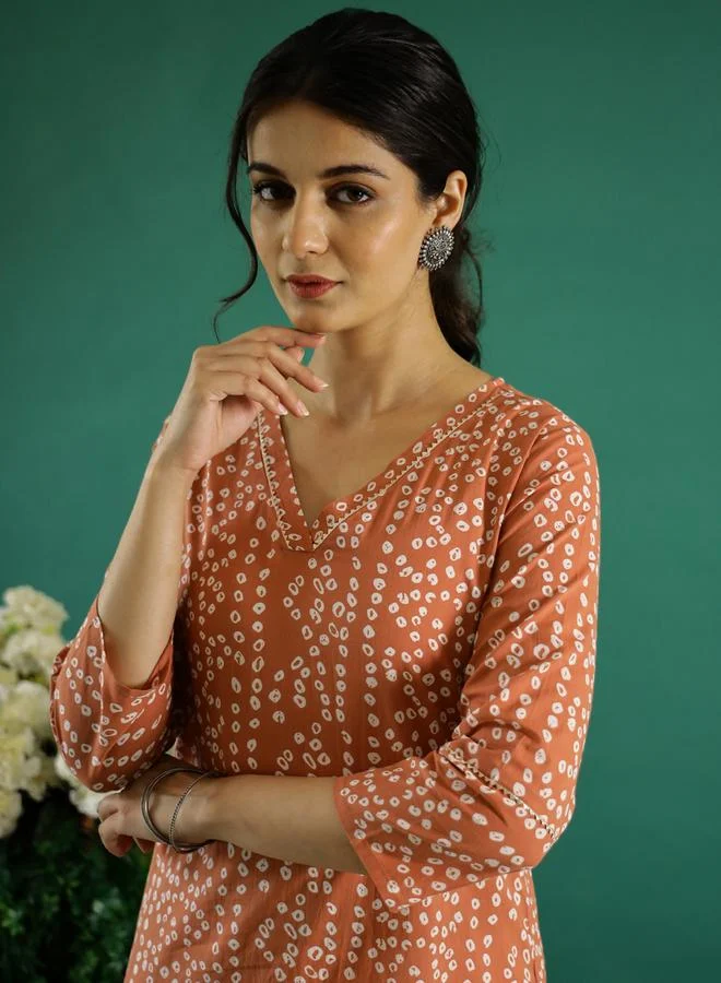 Sanskrutihomes  Peach Bandhani Print V Neck Kurta for Women | Best Price UAE